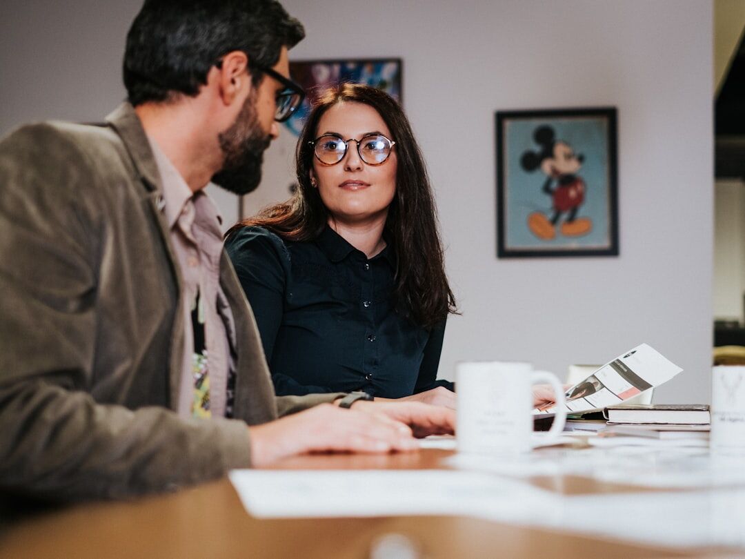 insurance advisor consulting client